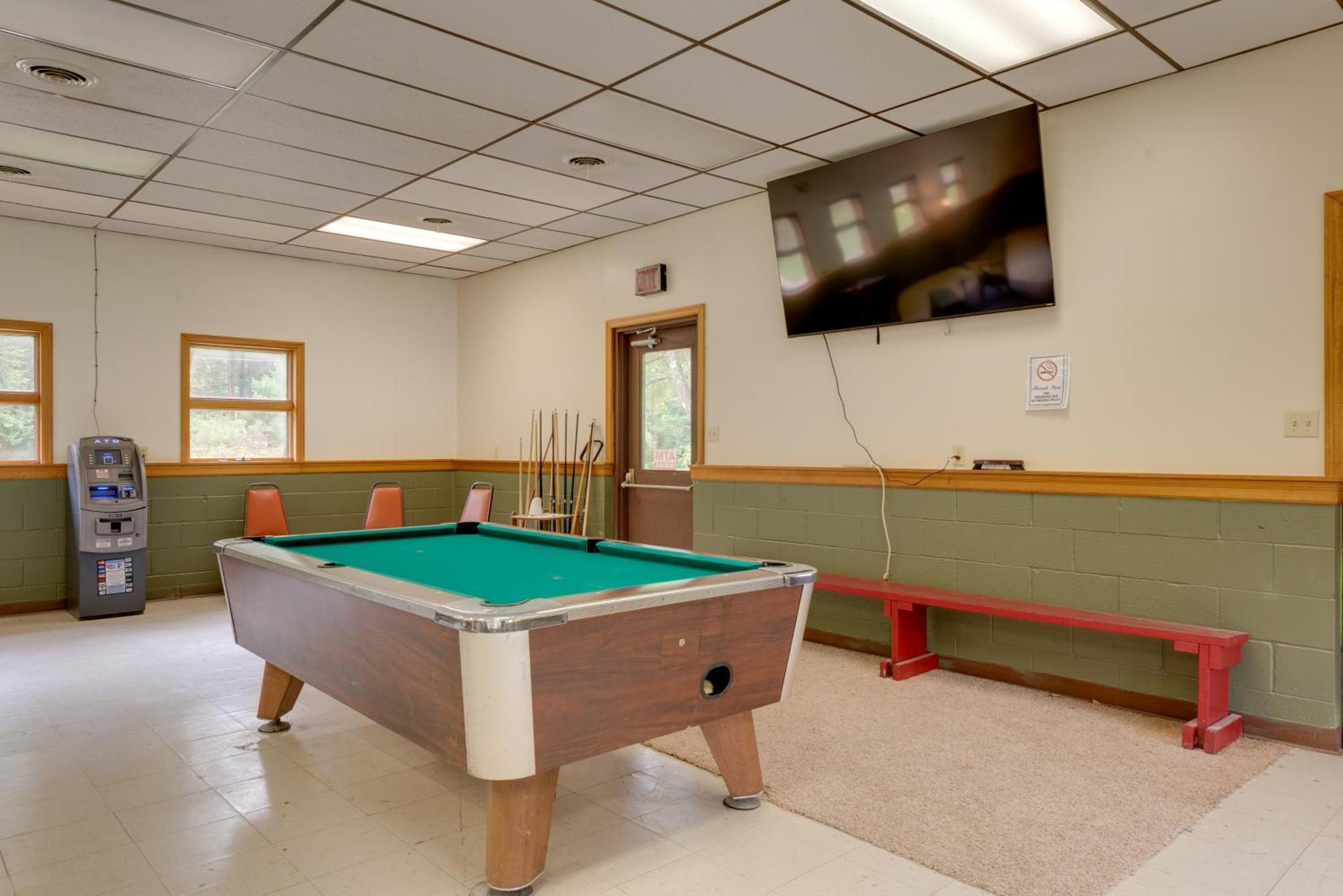Holiday home With Community Perks Pets Welcome! Hillsgrove